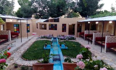 سفره خانه سنتی چوبین شهركرد