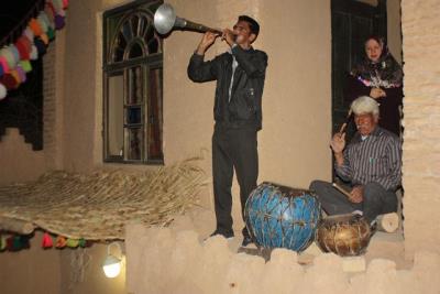 كلوخ اندازان یزدی