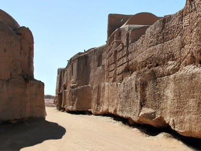 خندقهای سنگی ابركوه