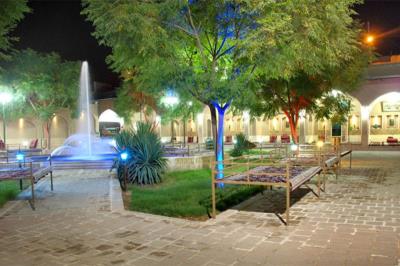 سفره‌خانه و رستوران یاقوت كاشان