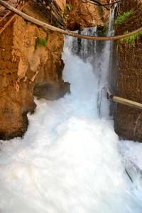 چشمه بل یا رود كانی بل (كوتاه ترین رودخانه دنیا)