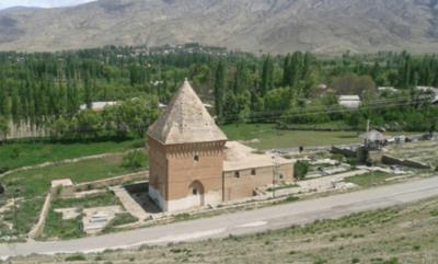 بنای طاهر و مطهر كجور