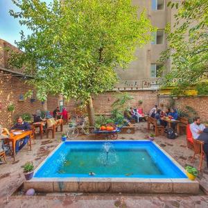 كافه خانه قدیمی فرهنگ و هنر واژه
