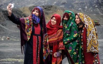 فلسفه نقوش در لباس محلی قوم تركمن