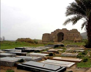 كاخ جهانی اردشیر در محاصره مزارها