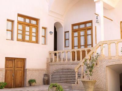 اقامتگاه سنتی كاشانه روشن
