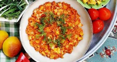 طرز تهیه املت سیب زمینی با گوجه