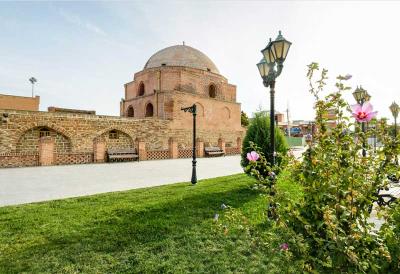 خواهر مسجد جامع اصفهان در ارومیه می درخشد
