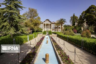 باغ ارم شیراز با رُزها و سرونازهای جهانی