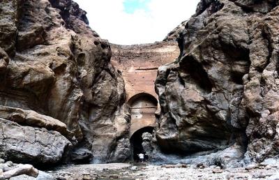 طاق شاه عباسی ، نازكترین و قدیمی ترین سد جهان
