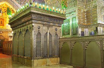چرا به امامزاده احمدبن موسی شاهچراغ در شیراز، شاه چراغ می گویند؟