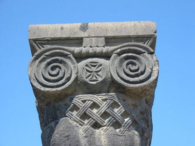 كلیسای جامع زوارتنوتس از آثار باستانی ارمنستان