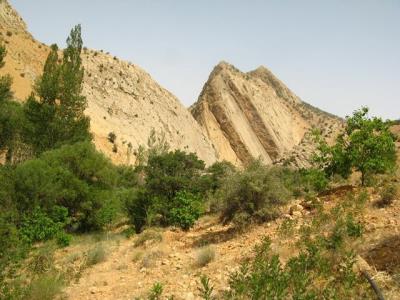 تنگه بغدیون تنگه ای با ۱۲ آبشار طبیعی