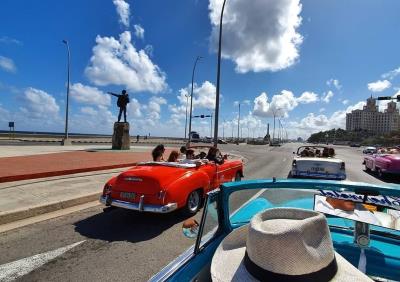 روایت محمد نادری از سفر به كوبا، سفری با ماشین زمان