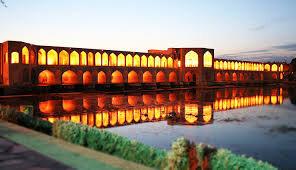در اصفهان از چه مناطق گردشگری بازدید كنیم؟