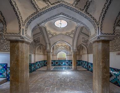 چگونه از اصفهان به حمام فین دسترسی پیدا كنیم
