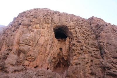 غار پهلوان و دره تنگه تیگاب