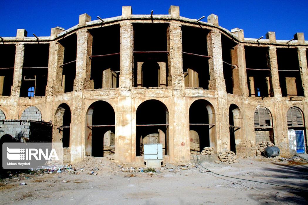 عمارت ملك بوشهر، اثر ملی در تصرف بی سرپناهان-1W95cX6gQI