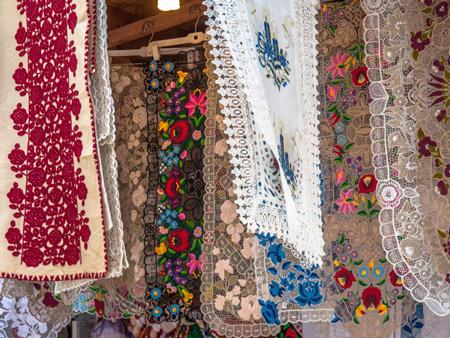 كشورهای اروپایی چه سوغاتی هایی دارند؟-2R85q9yLaR