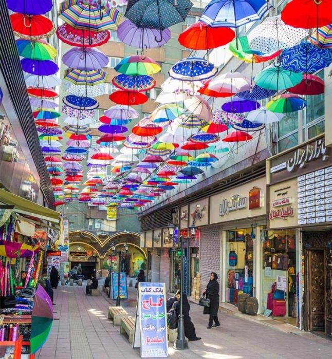 كوچه مهرناز تهران (كوچه ای زیر سایه های چترهای رنگارنگ )-2RjRAVyfTs
