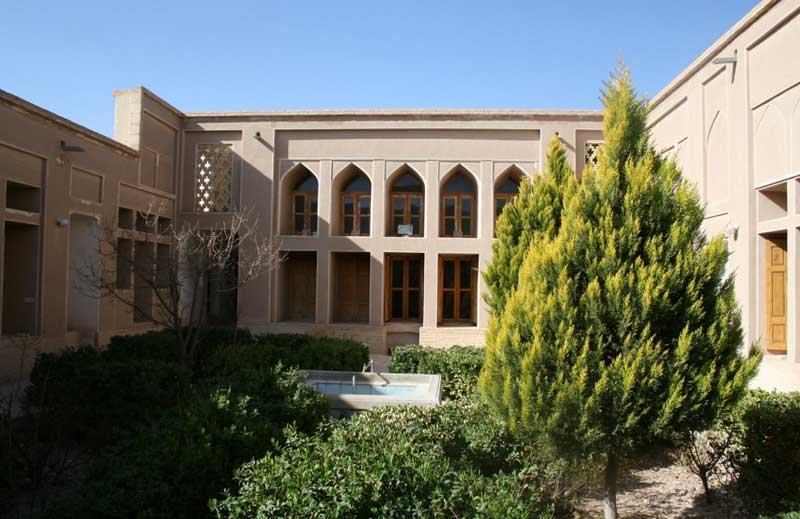 جاهای دیدنی نایین در بهار-2mWnbAJy0A