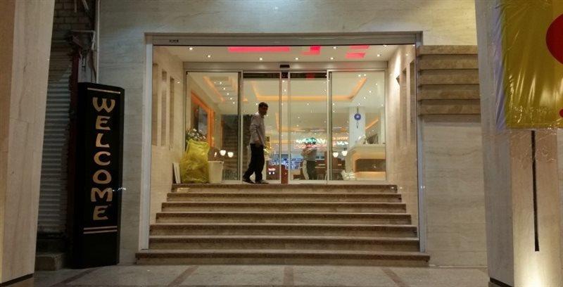 رستوران فست فود تیارا اهواز-2zH3A84jSi