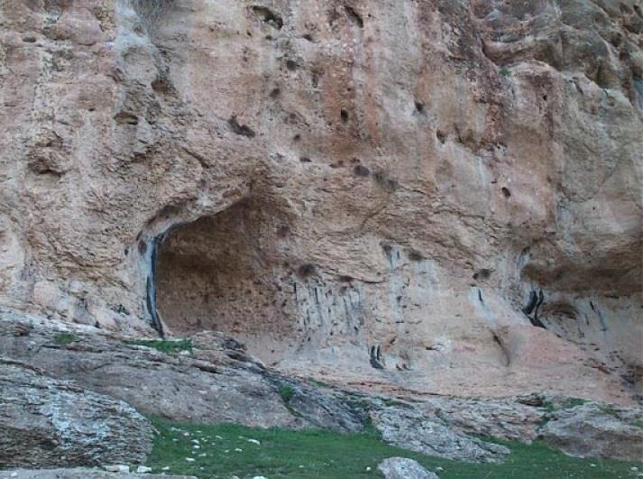 دخمه سنگی یوسفكند-3XpKxEFshx