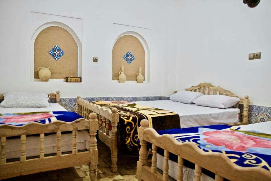 اقامتگاه بومگردی نگار ورزنه-4swbzy79P4