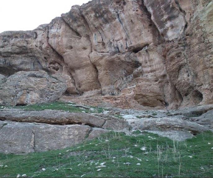 دخمه سنگی یوسفكند-5UlNPxvBXA