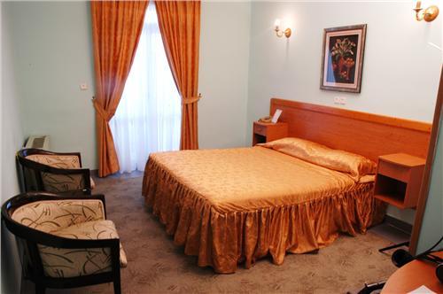 هتل جهانگردی نمونه انزلی-7xxL35qeMw