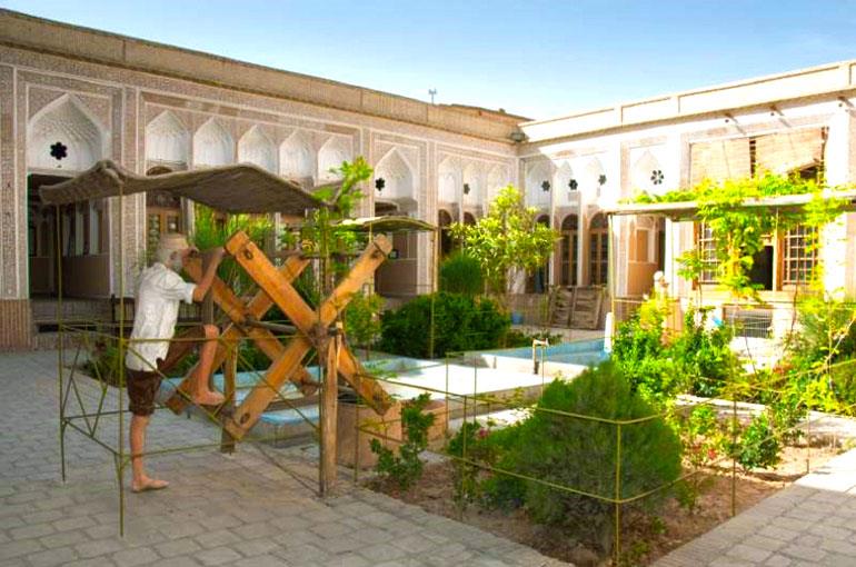 از موزه خانه كلاهدوزهای یزد چه میدانید؟-8kJ4BwBIs0