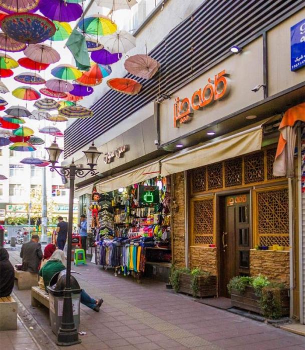كوچه مهرناز تهران (كوچه ای زیر سایه های چترهای رنگارنگ )-BkSxisrdeH