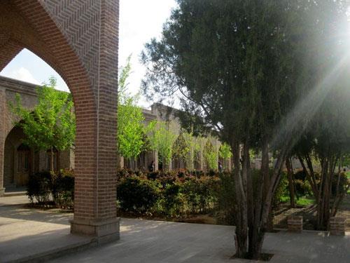 مقبره دو كمال تبریز-Cau2fNjCB9