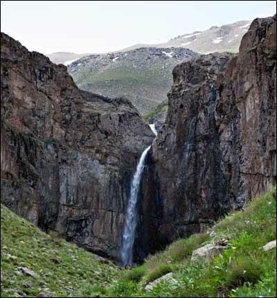 آبشار خور-CcvANyrAlX