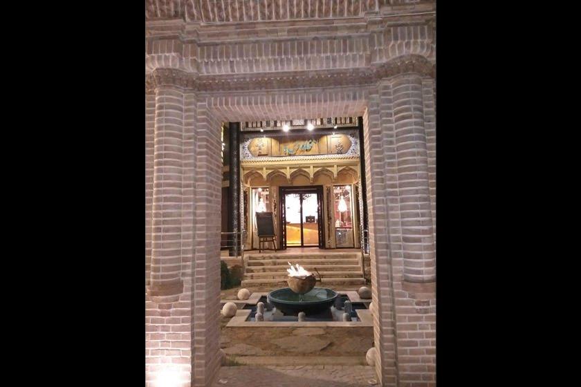 رستوران خانه رس یزد-EVJdUMicnk