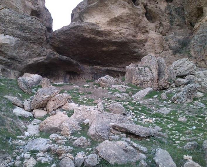 دخمه سنگی یوسفكند-FvQ2qGUA51