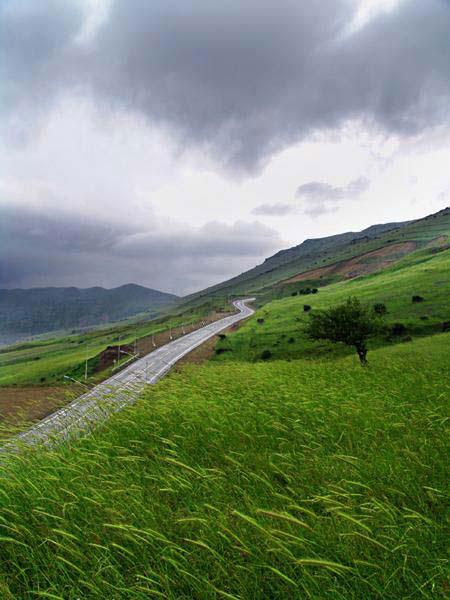 حیران، نام روستایی است در شهرستان آستارا واقع در استان گیلان. جمعیت رسمی این روستا حدود ۷۰ خانوار است. این روستا به دلیل زیبایی طبیعی آن ، به عنوان یكی از منطقه های نمونه گردشگری در ایران به شمار-G2bToTu3R4