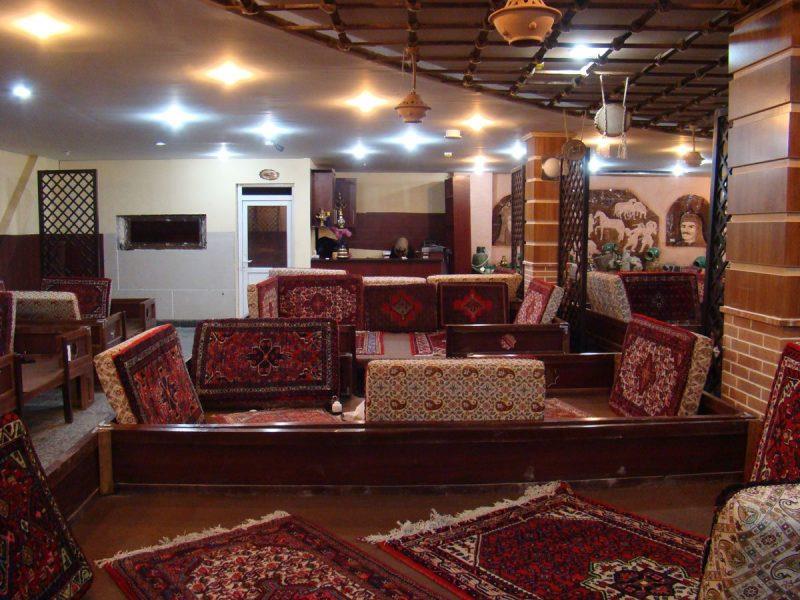 رستوران الماس گنجنامه-HHMFWIL9Jp