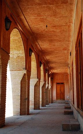 عمارت مفخم-HKQVaCeA7b