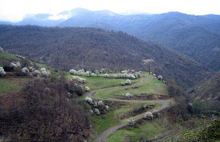 حیران، نام روستایی است در شهرستان آستارا واقع در استان گیلان. جمعیت رسمی این روستا حدود ۷۰ خانوار است. این روستا به دلیل زیبایی طبیعی آن ، به عنوان یكی از منطقه های نمونه گردشگری در ایران به شمار-HaEPSr97br