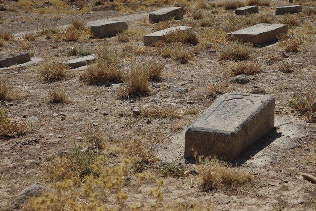 قبرستان تاریخی ماموره در حصار سودجویان-IPJGdrmkKG