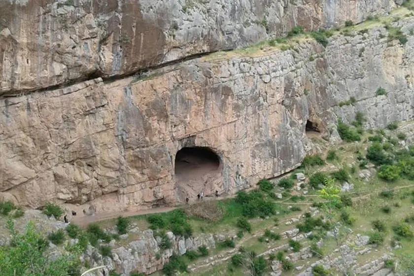 غار دربند رشی؛ جاذبه‌ای درجه یك در رودبار-IRtgajqMwl