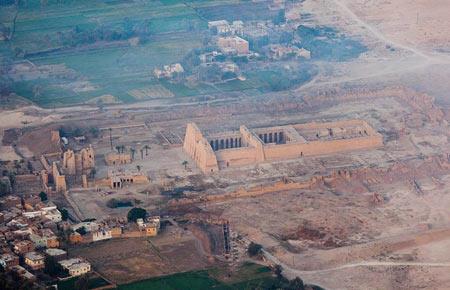 معبد مدینت هابو در اقصر - مصر-KIPPIg3LIG