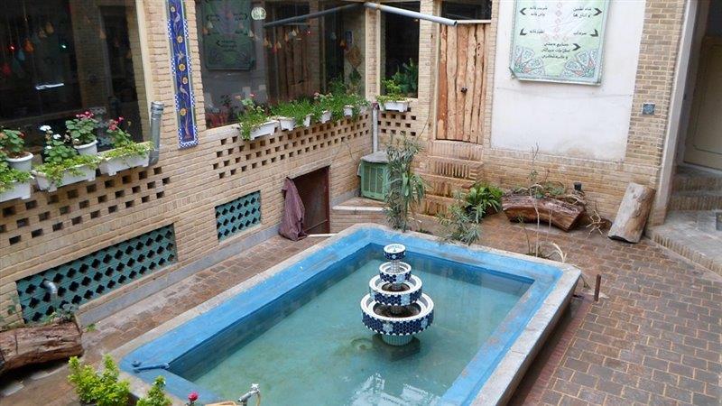 رستوران سنتی خانه فخرالملوك-KVGOFeZcpt