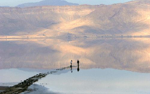 دریاچه مهارلو ( عجیب ترین دریاچه ایران )-KZJLl5lqBw