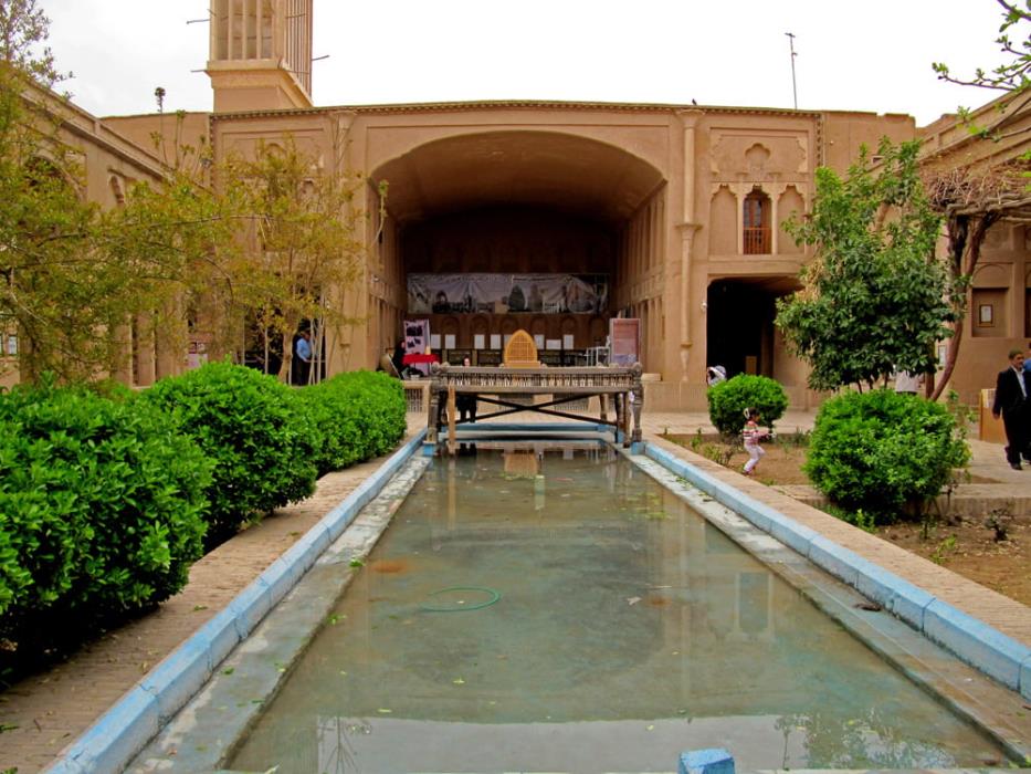 خانه لاری ها-Kcf9BC9qSO