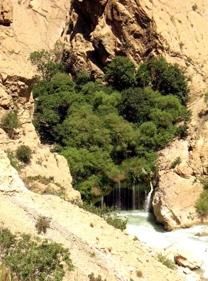 آبشار آب ملخ ، عجیب ترین آبشار ایران-LfS1KMqITU