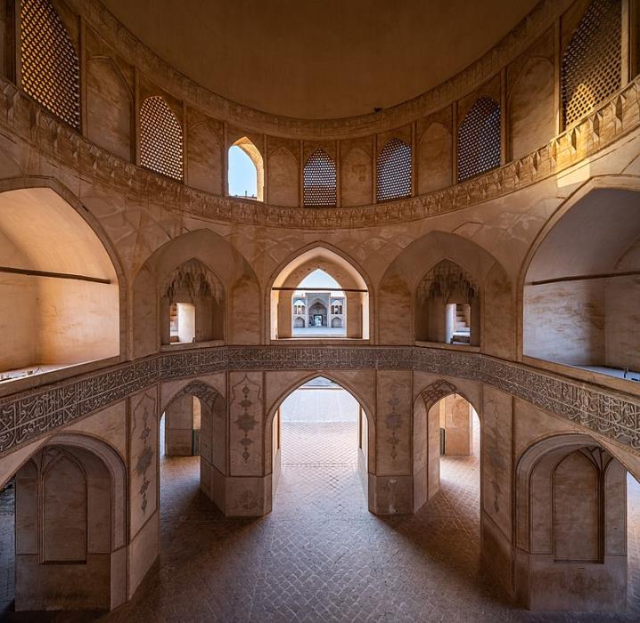 معماری شگفت‌انگیز مسجد و مدرسه آقابزرگ كاشان-NAPFIb1ffG