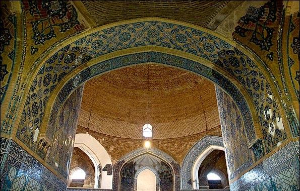 مسجد سرخ (انقلاب )-NEclXhvjet