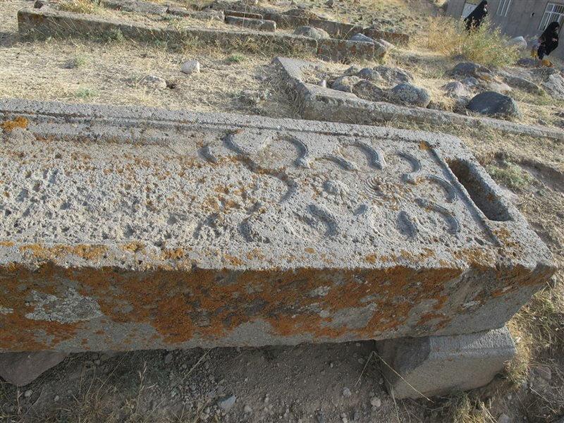 قبرستان تاریخی پینه شلوار-O2451KNcmf